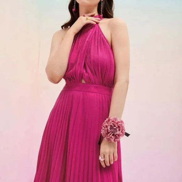 Cut Out Front Pleated Halter Dress - Picture 5 of 8